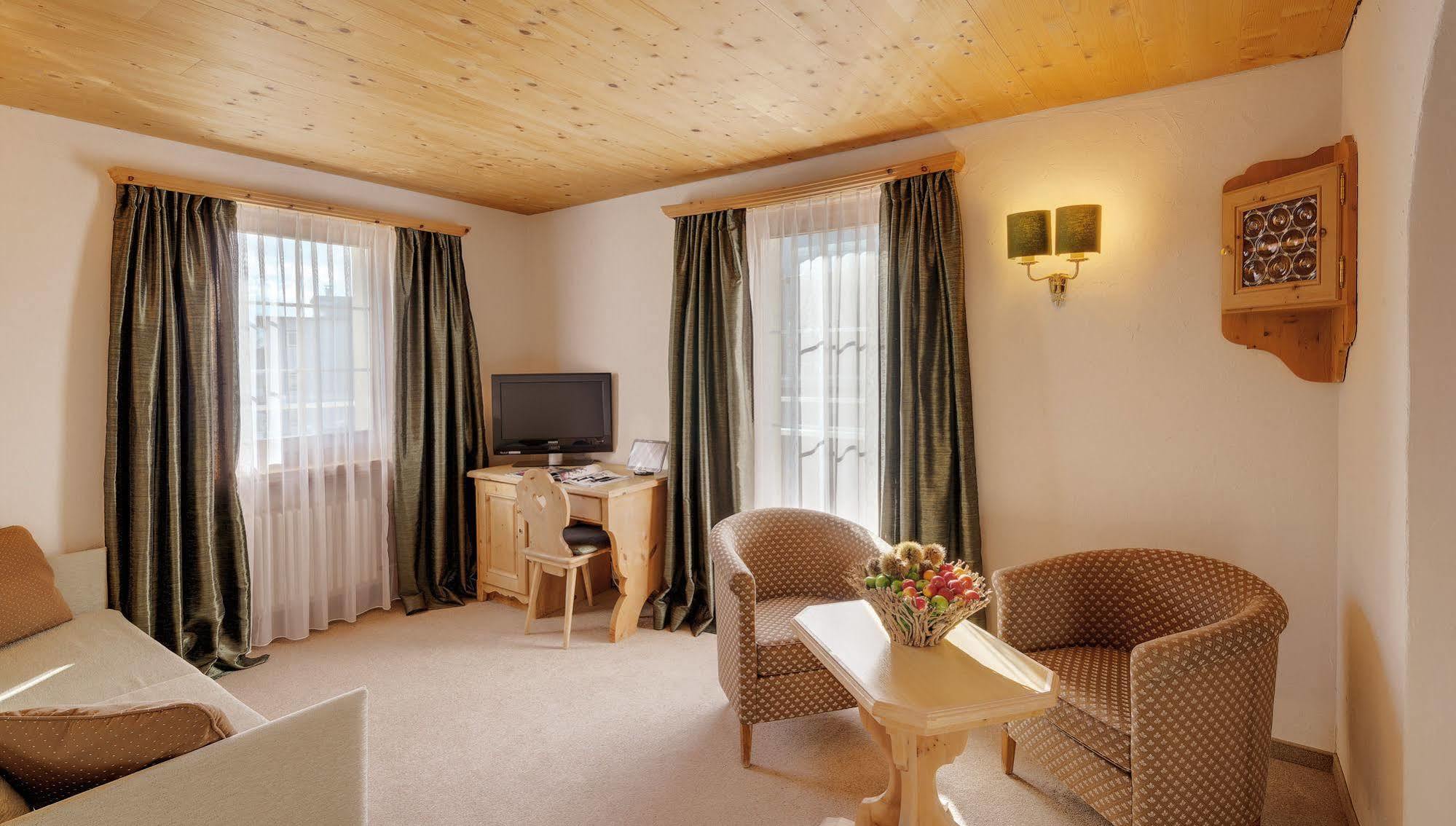 Morosani Posthotel Hotel 4*